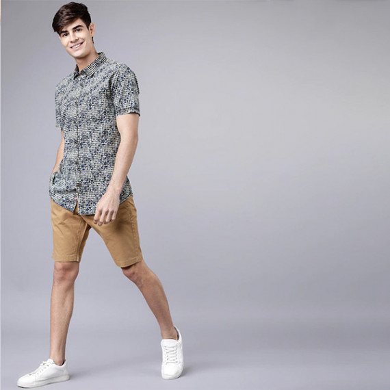 https://www.newfitz.com/products/men-khaki-solid-slim-fit-regular-shorts